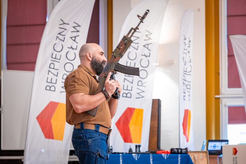 Szkolenie w ramach programu "Bezpieczny Wrocław" w I LO we Wrocławiu