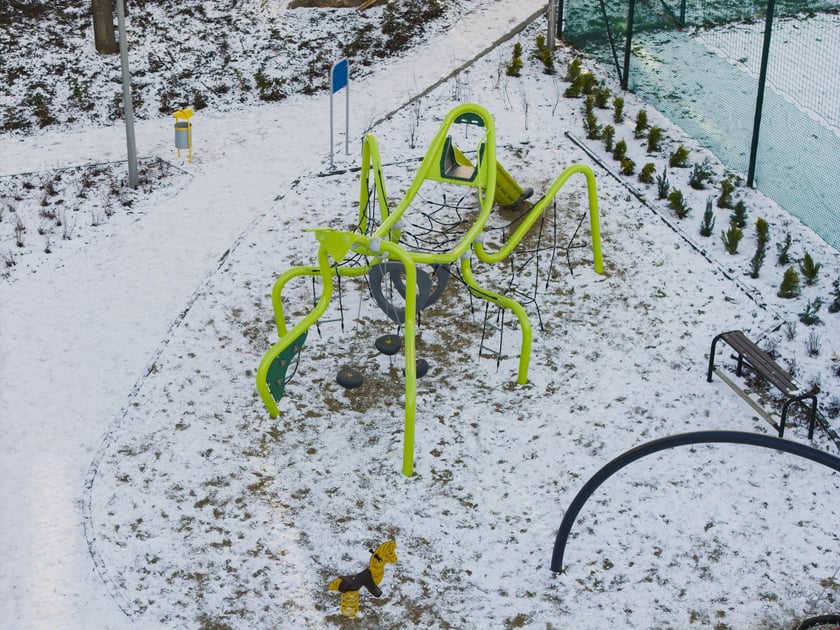 Podw&oacute;rko pomiędzy ulicami&nbsp;Komuny Paryskiej, Krasińskiego, Worcella i Pułaskiego częściowo już po remoncie