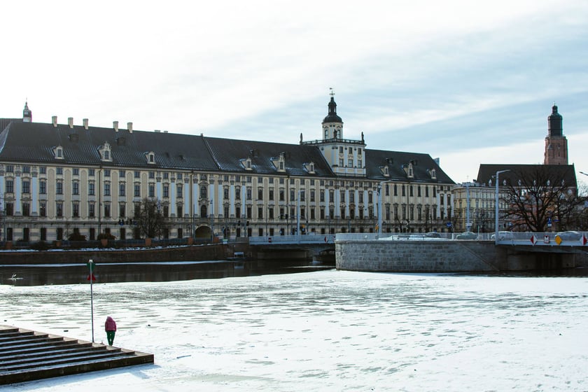 Na Odrze we Wrocławiu pojawił się lód. To zjawisko niespotkane od wielu lat