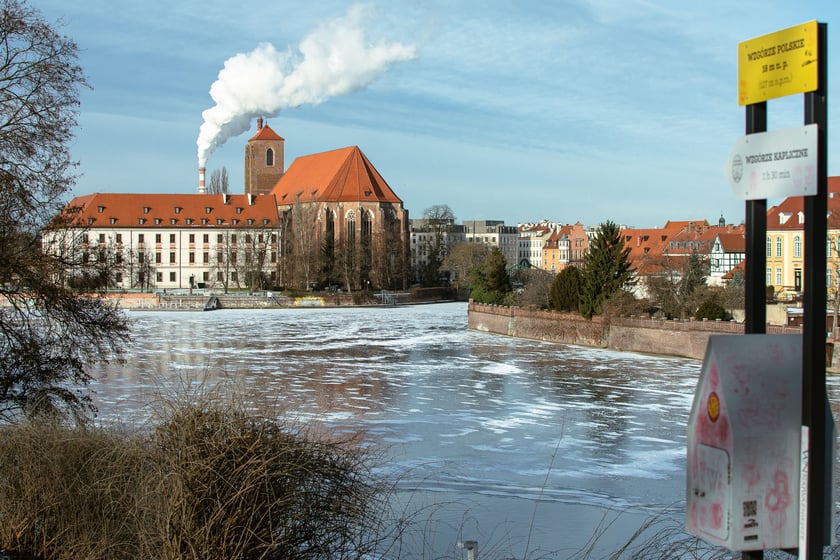 Na Odrze we Wrocławiu pojawił się lód. To zjawisko niespotkane od wielu lat