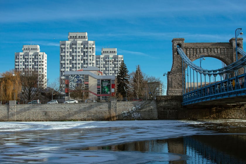 Na Odrze we Wrocławiu pojawił się lód. To zjawisko niespotkane od wielu lat