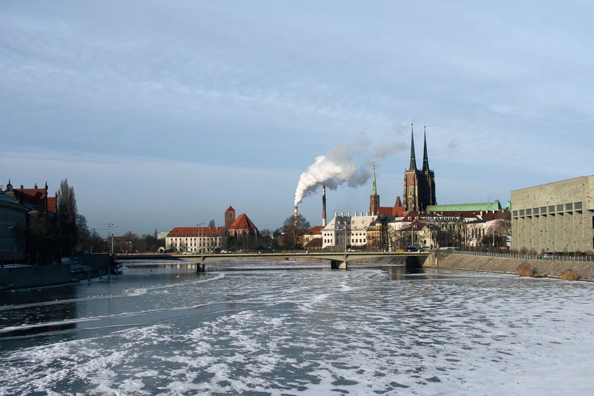 Na Odrze we Wrocławiu pojawił się lód. To zjawisko niespotkane od wielu lat