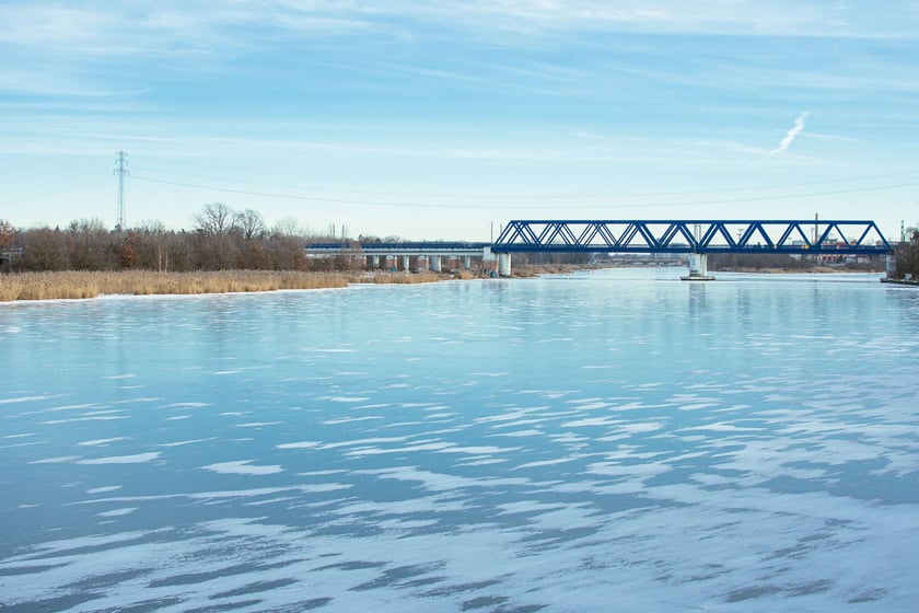 Na Odrze we Wrocławiu pojawił się lód. To zjawisko niespotkane od wielu lat