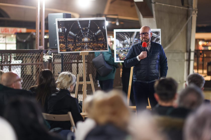 Spotaknie władz i przedstawicieli miasta z kupcami Hali Targowej - 20 stycznia 2026 - prezydent Jacek Sutryk zapewnił, że wszystko zmiany będą opracowywane z kupcami