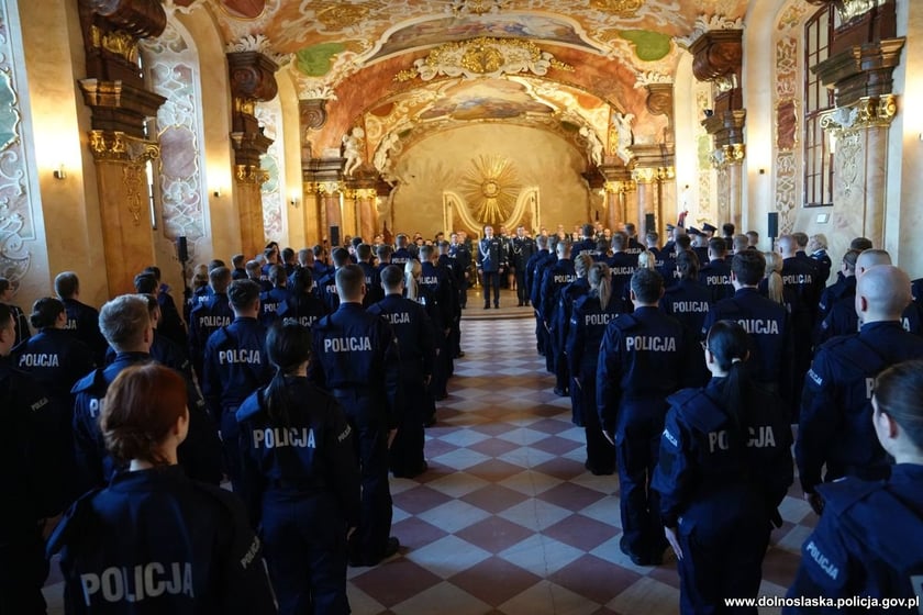 Uroczystość zaślubin nowych policjantów w Oratorium Marianum