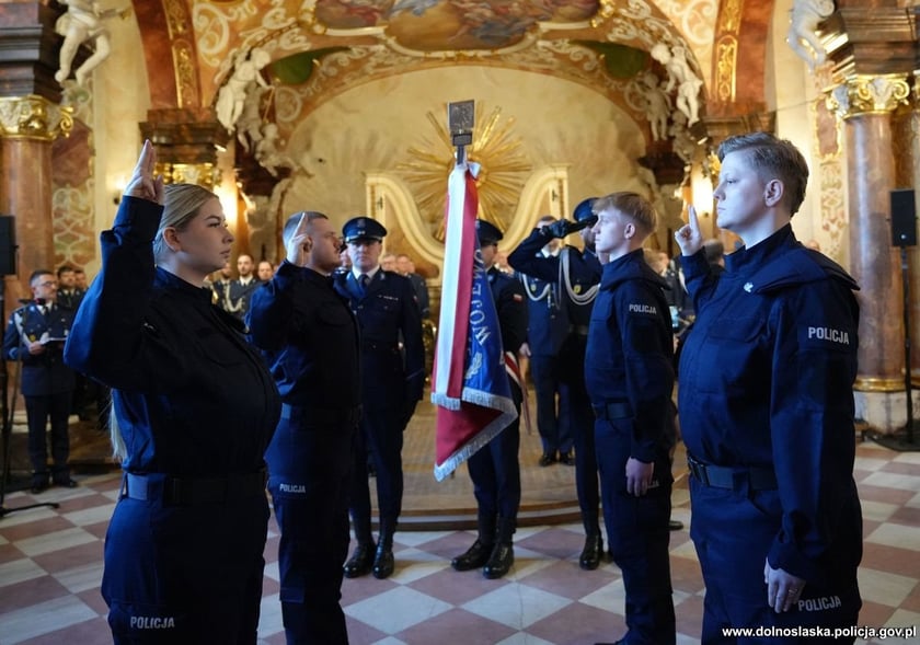 Uroczystość zaślubin nowych policjantów w Oratorium Marianum