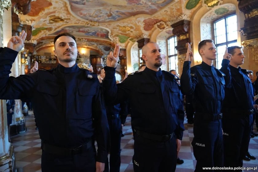 Uroczystość zaślubin nowych policjantów w Oratorium Marianum