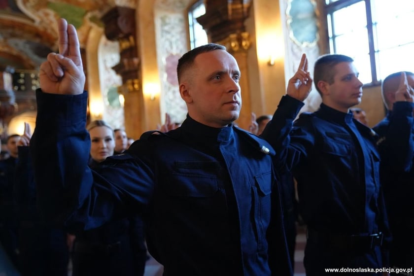 Uroczystość zaślubin nowych policjantów w Oratorium Marianum
