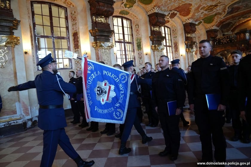 Uroczystość zaślubin nowych policjantów w Oratorium Marianum