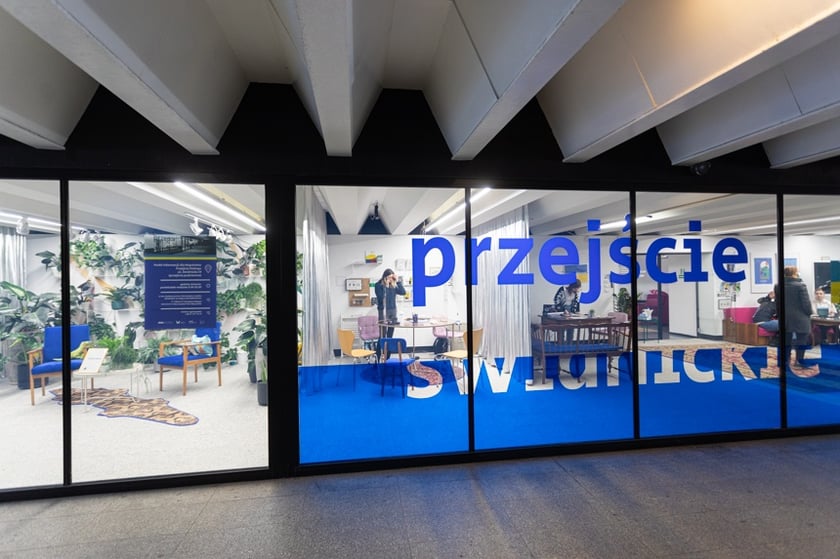 Przejście Dialogu we Wrocławiu. Punkt informacyjny dla uchodźców z Ukrainy