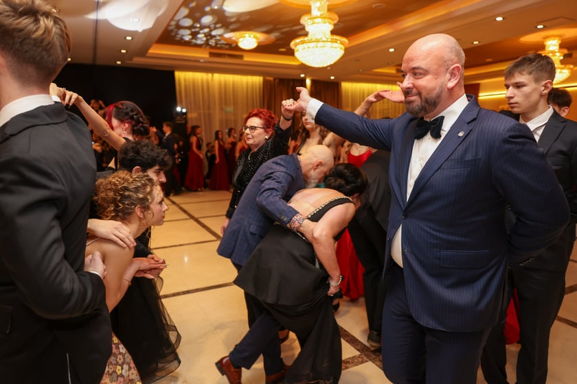 Bal studniówkowy uczniów IV LO we Wrocławiu