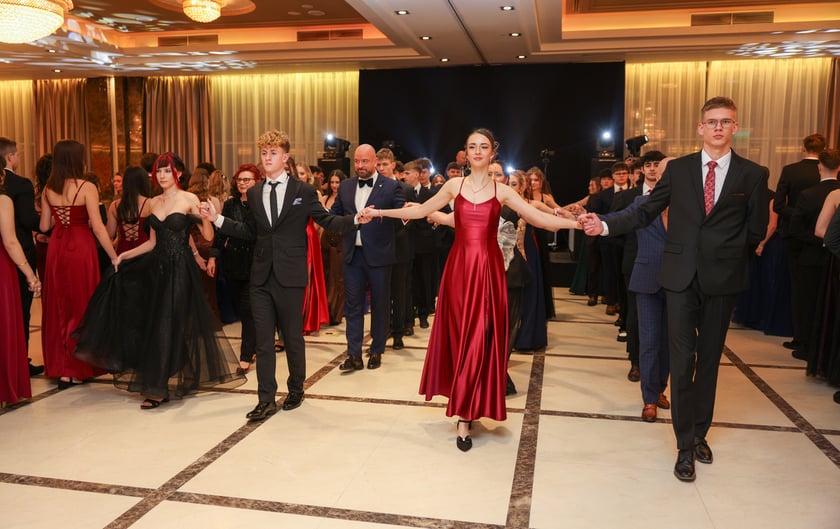 Bal studniówkowy uczniów IV LO we Wrocławiu