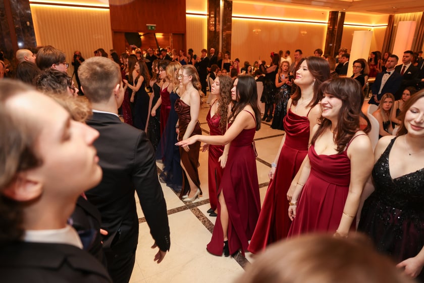 Bal studniówkowy uczniów IV LO we Wrocławiu