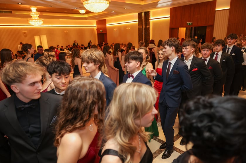 Bal studniówkowy uczniów IV LO we Wrocławiu