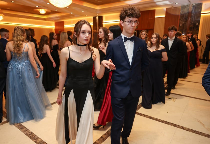Bal studniówkowy uczniów IV LO we Wrocławiu