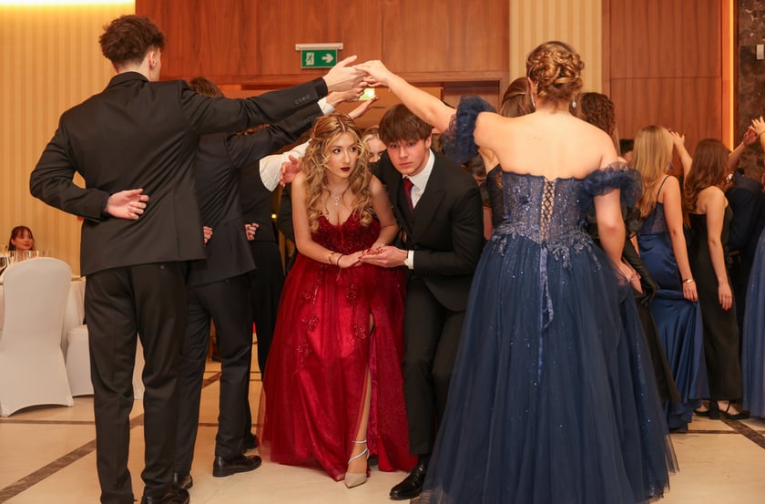 Bal studniówkowy uczniów IV LO we Wrocławiu