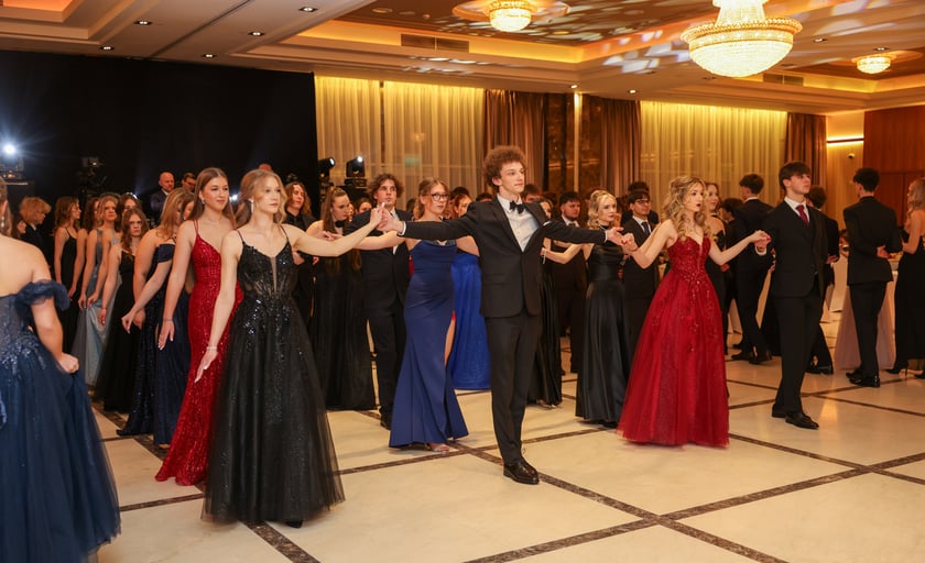 Bal studniówkowy uczniów IV LO we Wrocławiu