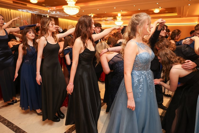 Bal studniówkowy uczniów IV LO we Wrocławiu