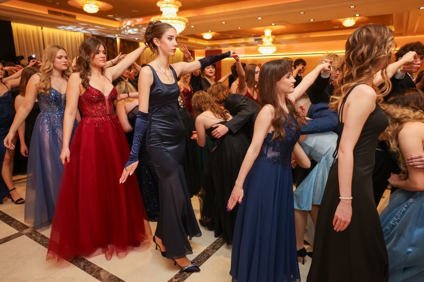 Bal studniówkowy uczniów IV LO we Wrocławiu