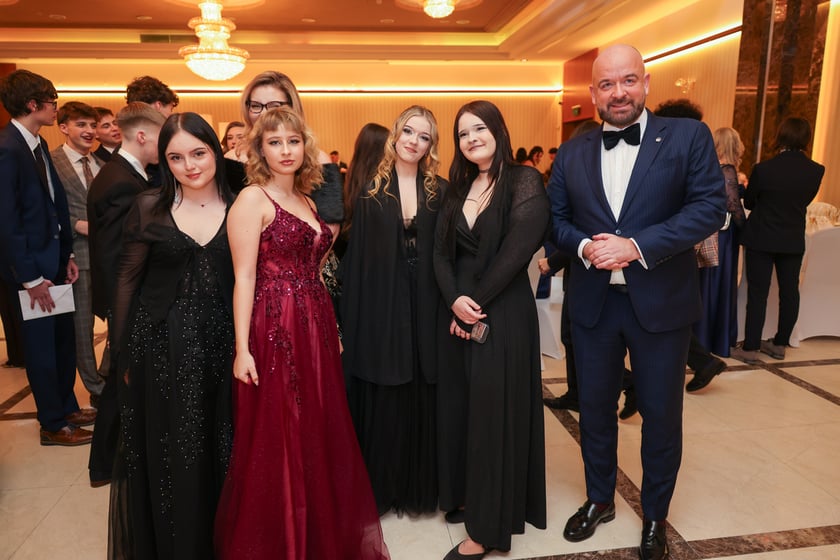 Bal studniówkowy uczniów IV LO we Wrocławiu