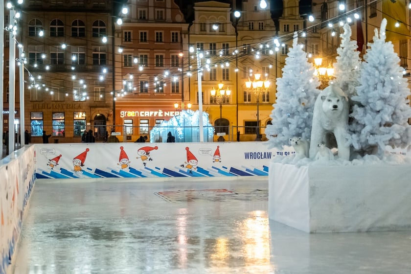 Lodowisko w Rynku we Wrocławiu nocą