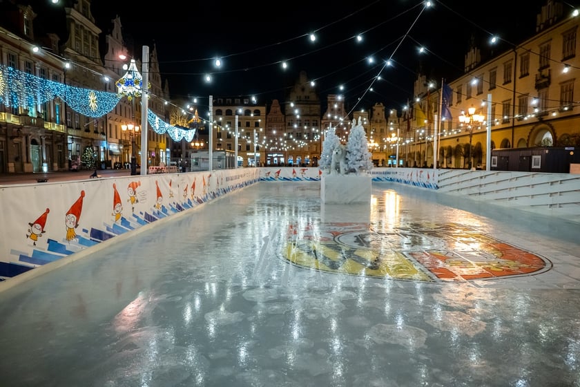 Lodowisko w Rynku we Wrocławiu nocą