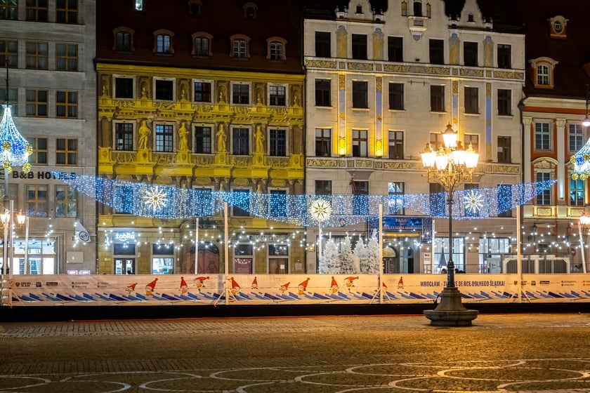 Lodowisko w Rynku we Wrocławiu nocą
