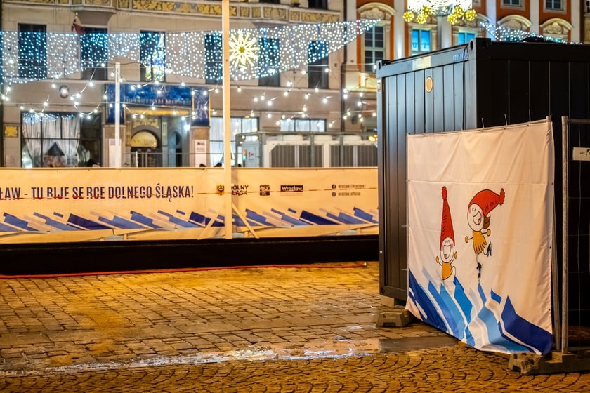 Lodowisko w Rynku we Wrocławiu nocą