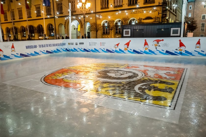 Lodowisko w Rynku we Wrocławiu nocą