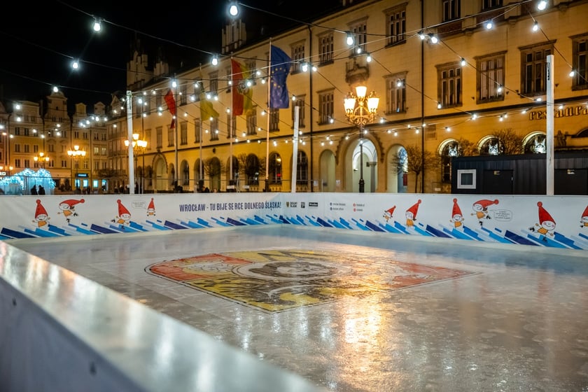 Lodowisko w Rynku we Wrocławiu nocą