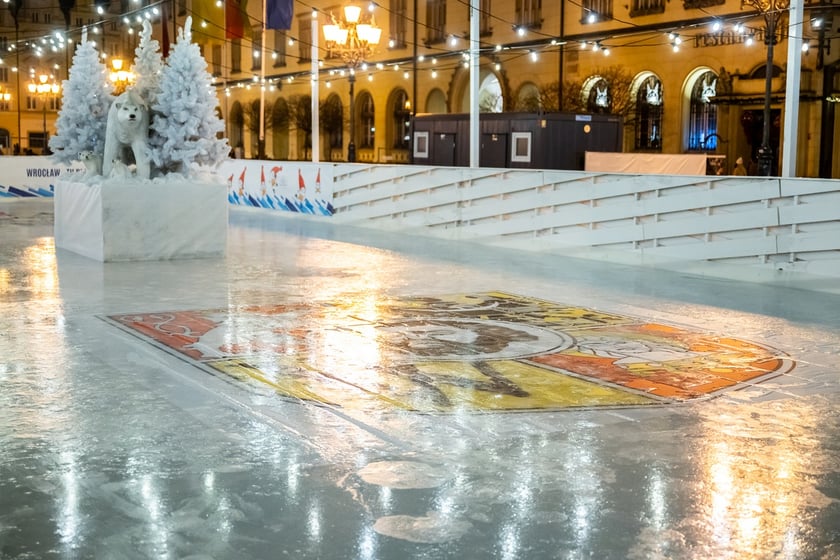 Lodowisko w Rynku we Wrocławiu nocą