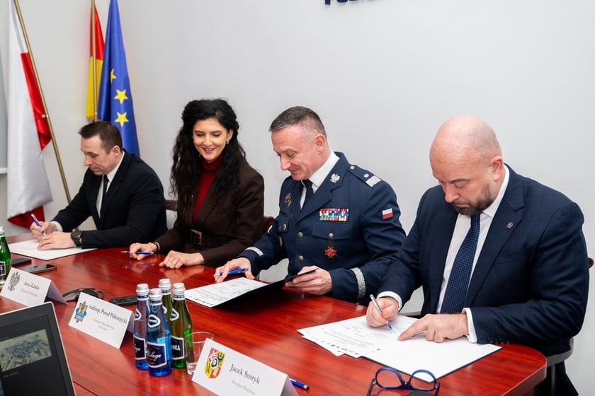 Podpisanie porozumienia  ws. budowy nowej komendy wojewódzkiej policji we Wrocławiu