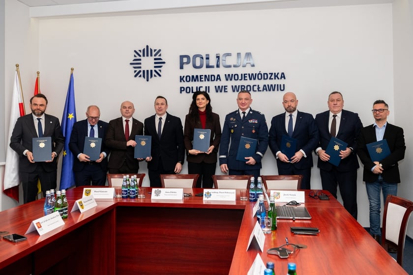 Podpisanie porozumienia  ws. budowy nowej komendy wojewódzkiej policji we Wrocławiu