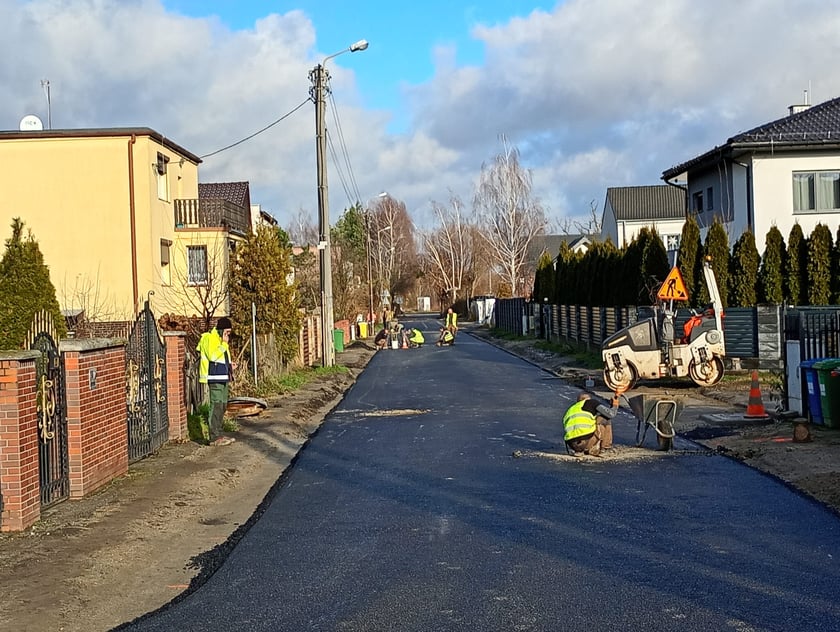 Nowe przyłącza i sieć kanalizacji sanitarnej na Brochowie