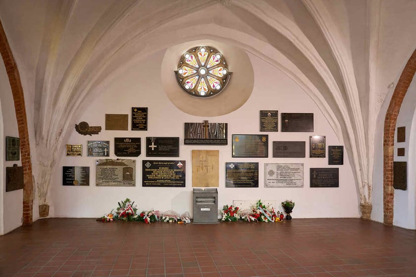 Uroczystość pochówku ofiar zbrodni katyńskiej w Kościele Garnizonowym we Wrocławiu