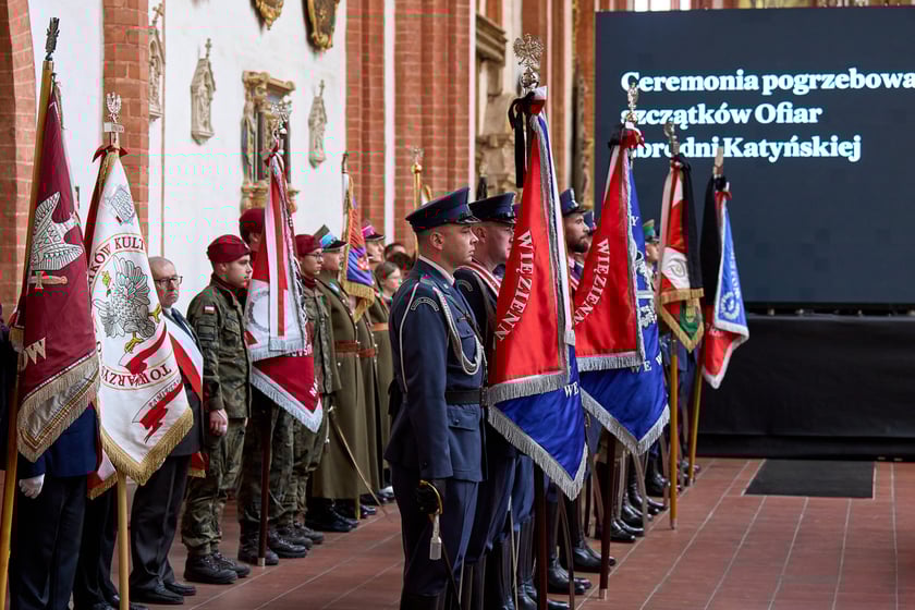 Uroczystość pochówku ofiar zbrodni katyńskiej w Kościele Garnizonowym we Wrocławiu