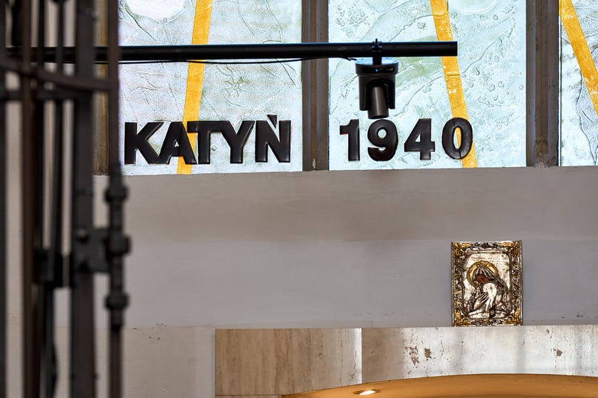 Uroczystość pochówku ofiar zbrodni katyńskiej w Kościele Garnizonowym we Wrocławiu