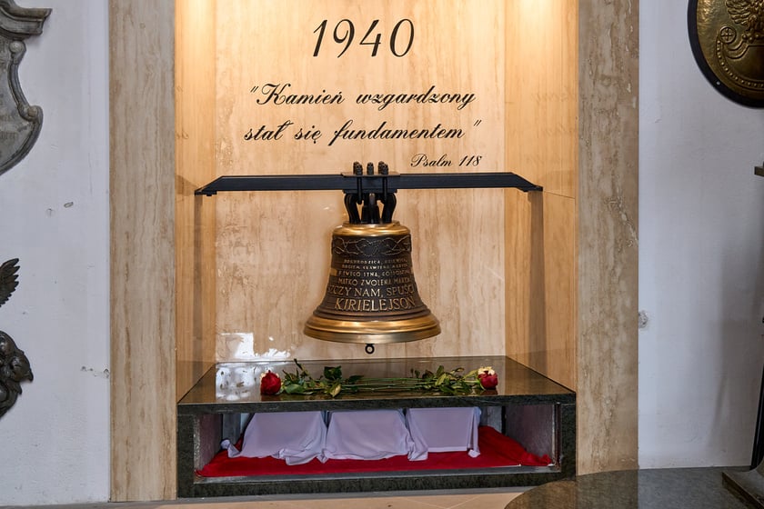Uroczystość pochówku ofiar zbrodni katyńskiej w Kościele Garnizonowym we Wrocławiu