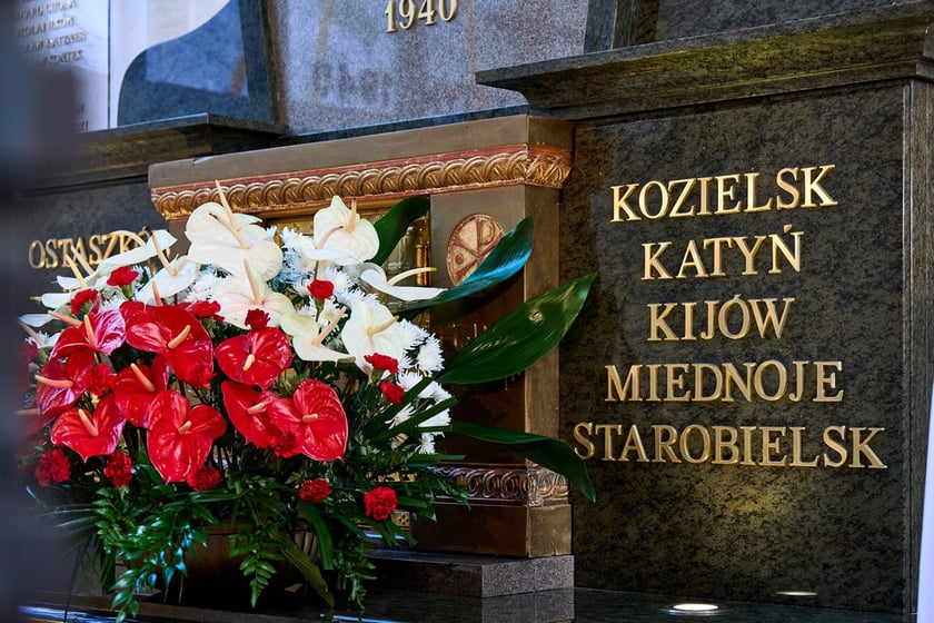 Uroczystość pochówku ofiar zbrodni katyńskiej w Kościele Garnizonowym we Wrocławiu