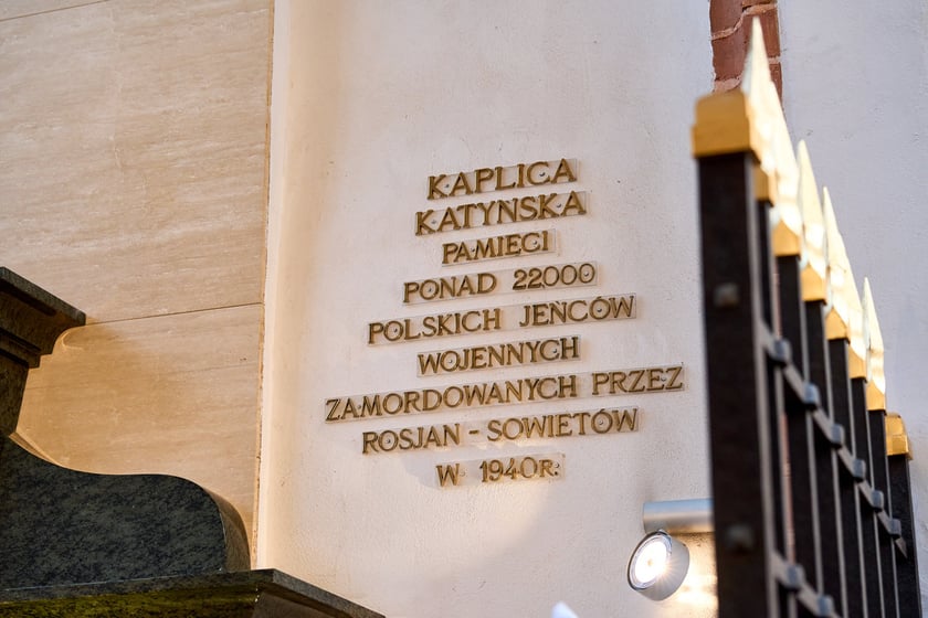 Uroczystość pochówku ofiar zbrodni katyńskiej w Kościele Garnizonowym we Wrocławiu