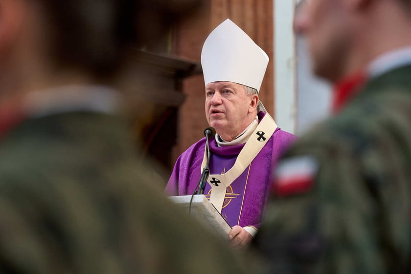 Uroczystość pochówku ofiar zbrodni katyńskiej w Kościele Garnizonowym we Wrocławiu