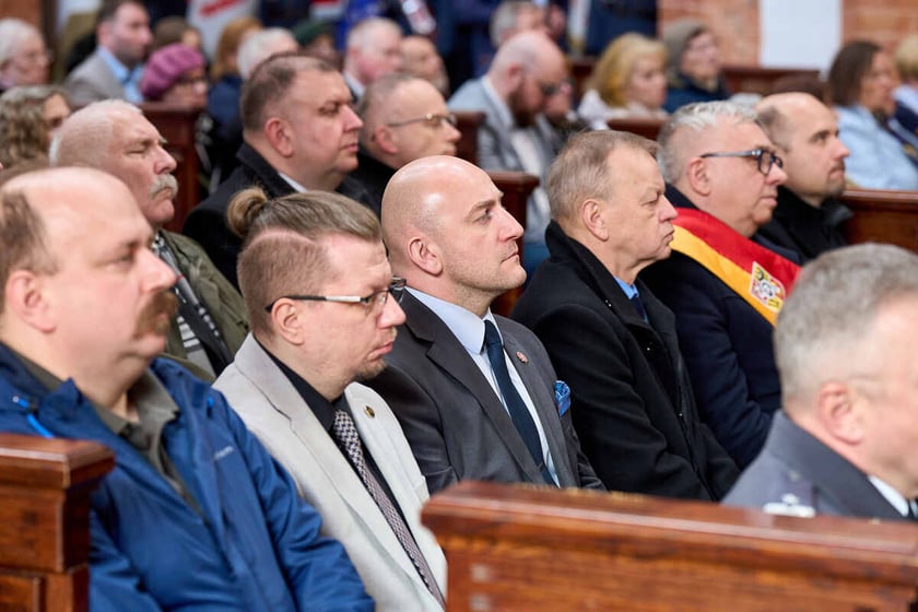 Uroczystość pochówku ofiar zbrodni katyńskiej w Kościele Garnizonowym we Wrocławiu