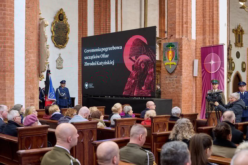 Uroczystość pochówku ofiar zbrodni katyńskiej w Kościele Garnizonowym we Wrocławiu