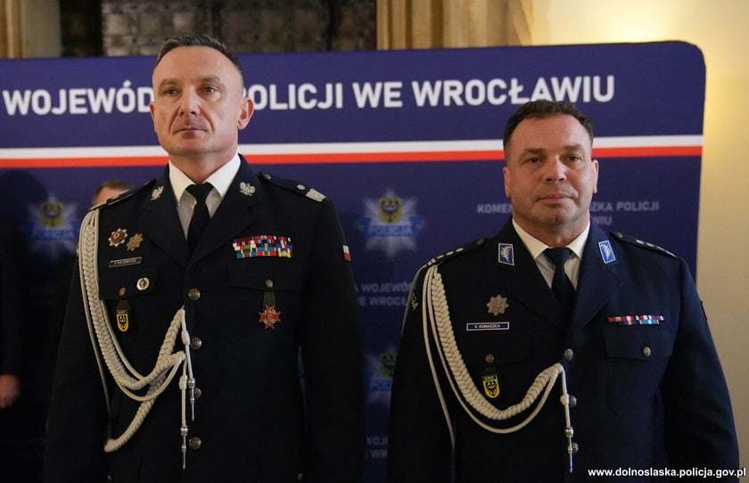 Ślubowanie nowoprzyjętych policjantów garnizonu dolnośląskiego w Sali Rycerskiej wrocławskiego Ratusza.