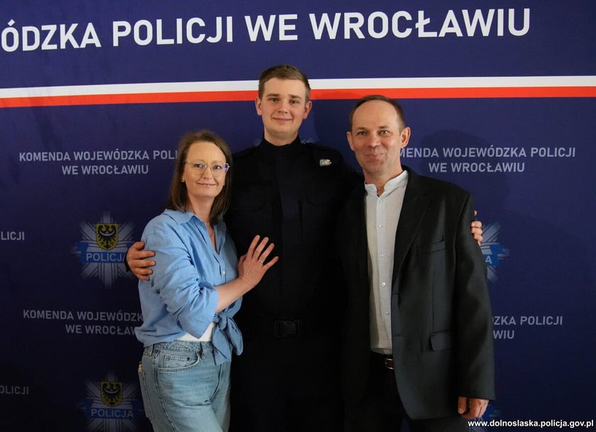 Ślubowanie nowoprzyjętych policjantów garnizonu dolnośląskiego w Sali Rycerskiej wrocławskiego Ratusza.