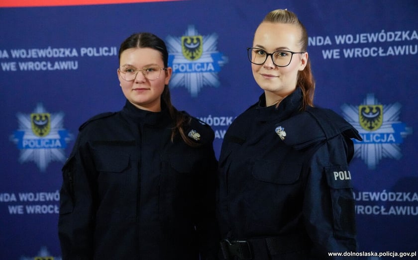 Ślubowanie nowoprzyjętych policjantów garnizonu dolnośląskiego w Sali Rycerskiej wrocławskiego Ratusza.