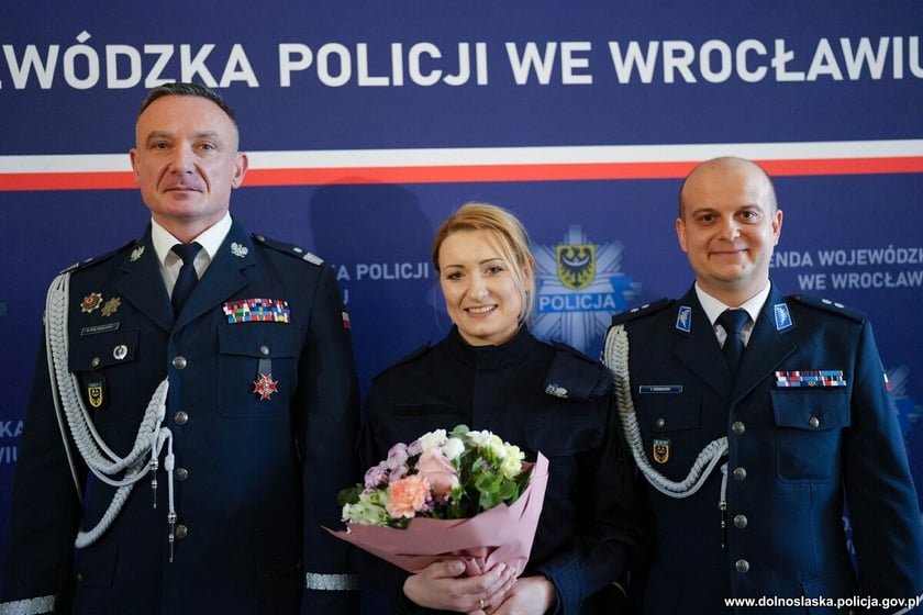 Ślubowanie nowoprzyjętych policjantów garnizonu dolnośląskiego w Sali Rycerskiej wrocławskiego Ratusza.