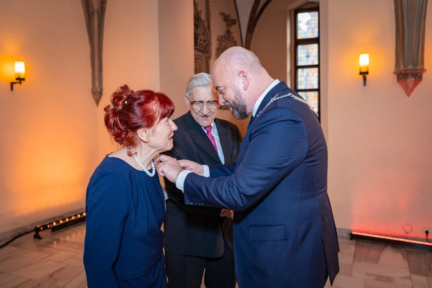 Uroczystość wręczenia medali za Długoletnie Pożycie Małżeńskie w Ratuszu we Wrocławiu