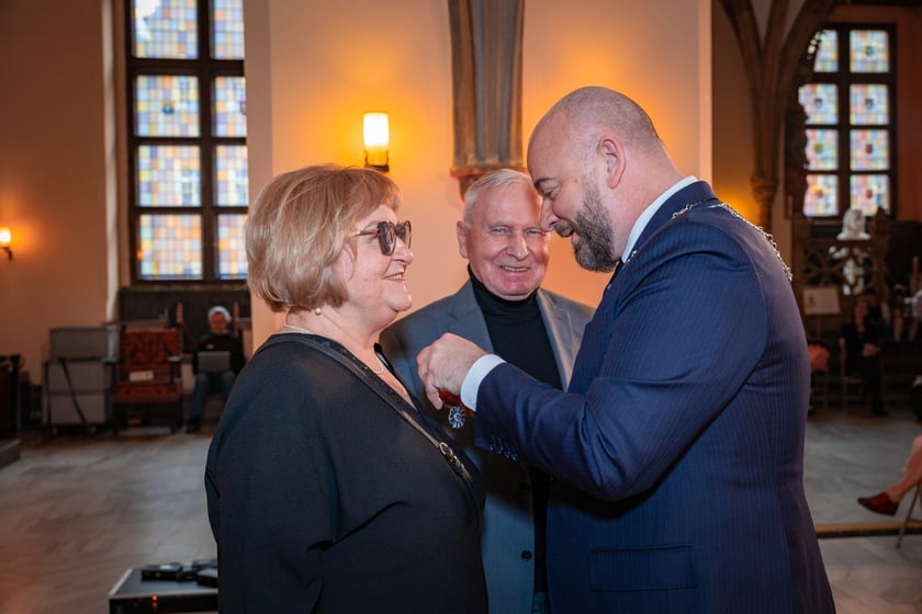 Uroczystość wręczenia medali za Długoletnie Pożycie Małżeńskie w Ratuszu we Wrocławiu