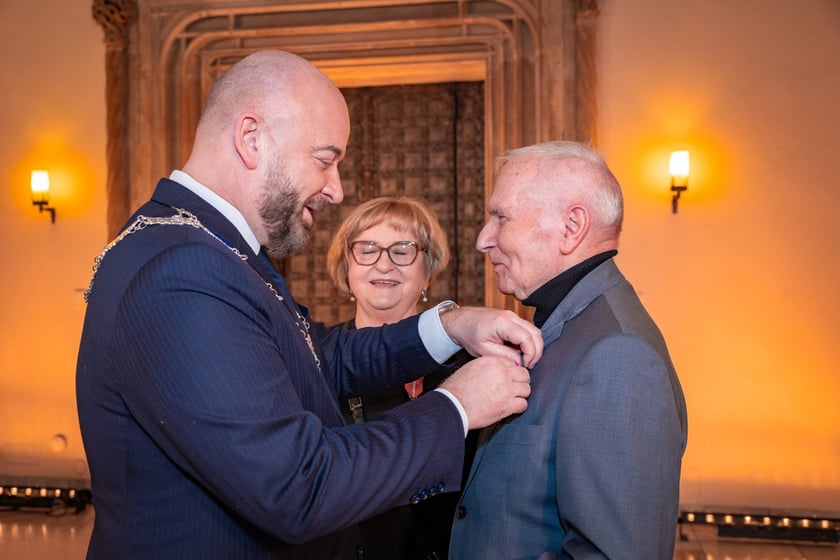Uroczystość wręczenia medali za Długoletnie Pożycie Małżeńskie w Ratuszu we Wrocławiu
